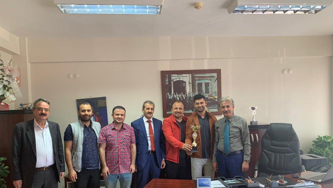 Adanada Düzenlenen Masa Tenisi Müsabakalarında Adana 1. si olan Masa Tenisi Takımındaki Öğretmenlerimizi Tebrik Ediyoruz.