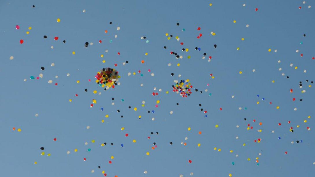 24 Kasım Öğretmenler Günü Kutlamaları Balon Uçurtma Etkinliği