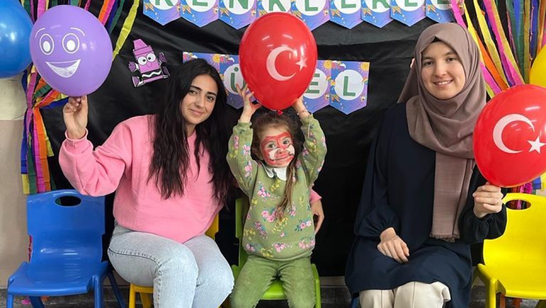 Cumhuriyetimizin Yüzüncü Yılında Şehit Osman Tatar İlkokulunda Özel Eğitim Öğrencilerimizin Yüz Boyama Etkinliği 