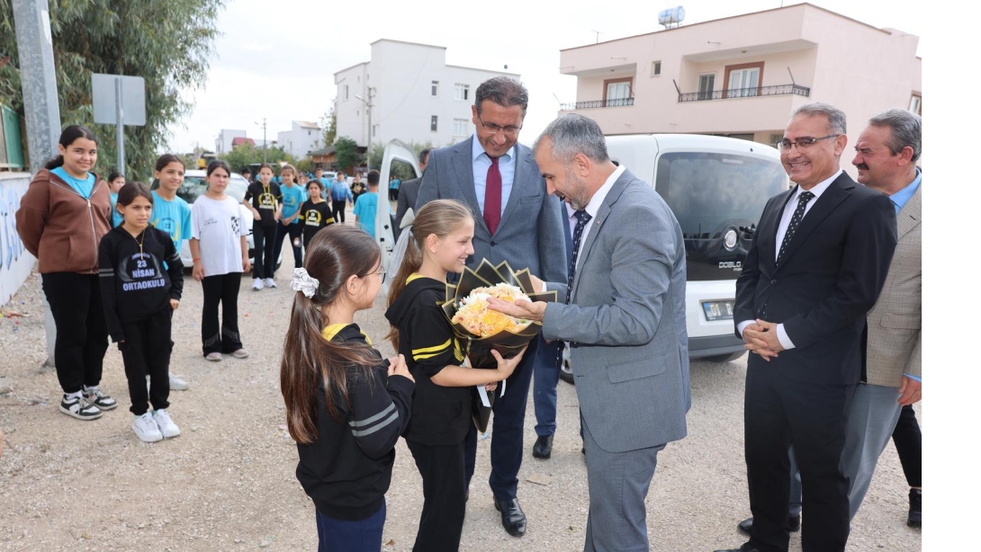 İl Milli Eğitim Müdürümüz Sayın Yusuf TÜFEKÇİ'nin 23 Nisan Ortaokuluna Ziyareti